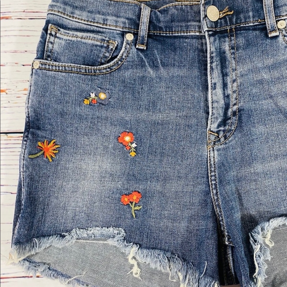 Express Jean Shorts Sz 8 Denim Booty High Rise Embroidered Flowers Hippie - Picture 3 of 9